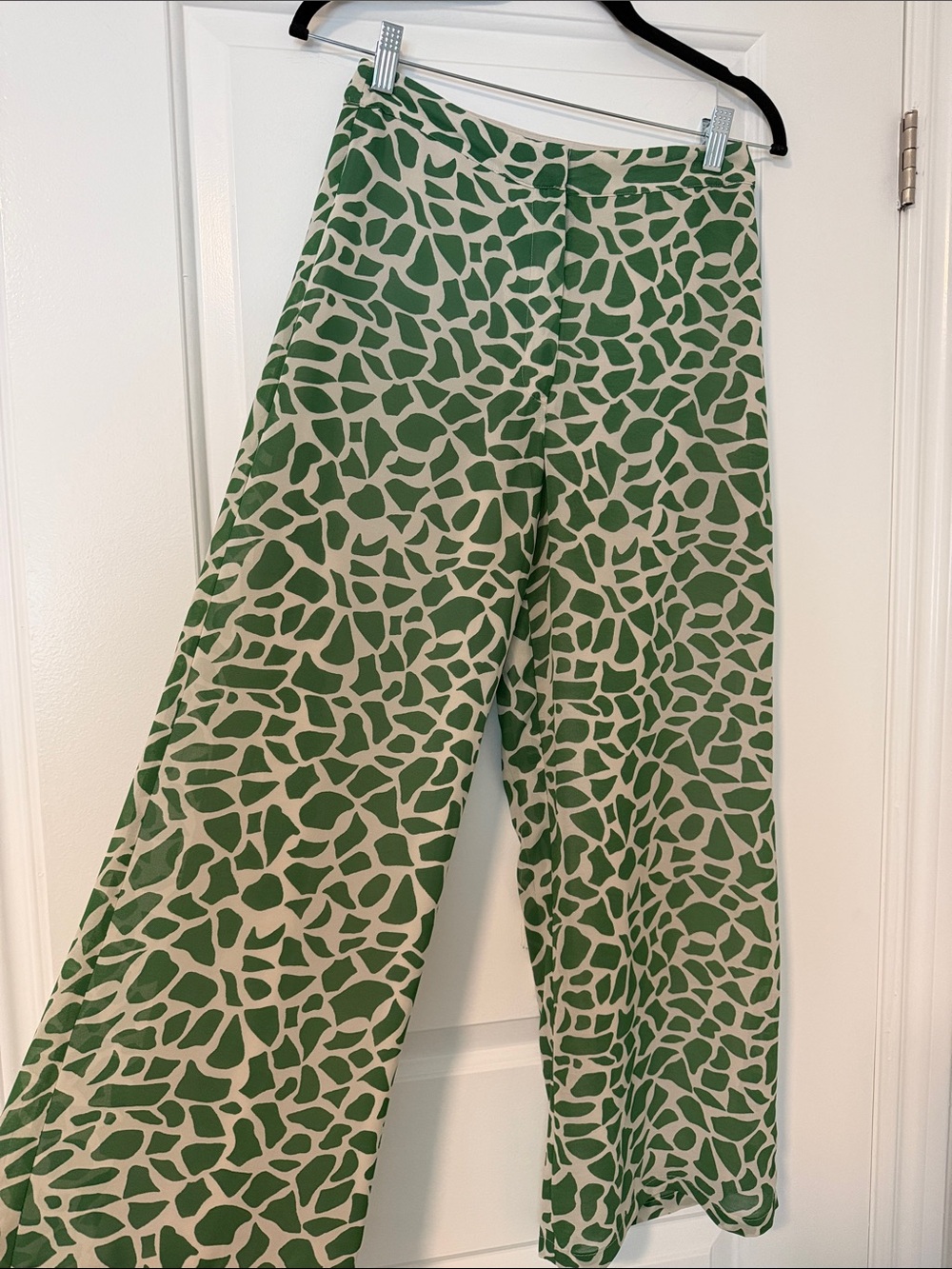 Green Patterned Top & Pants Set - Picture 5 of 10